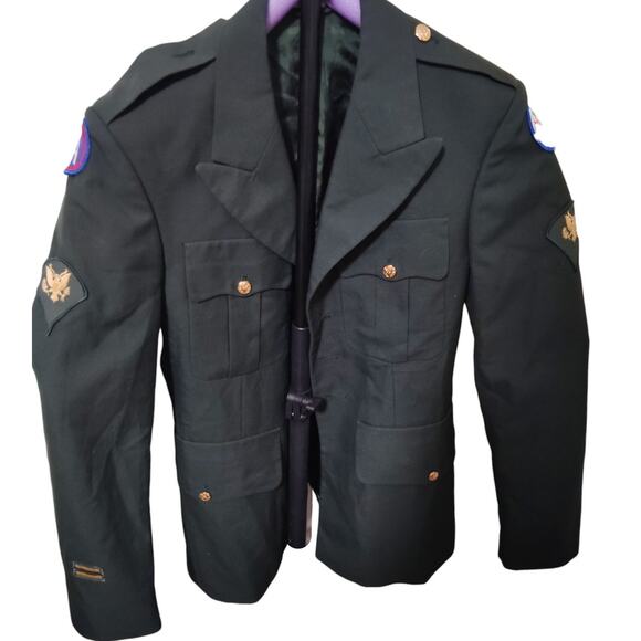 Men’s Army Green Class A Coat, 37S, Poly/Wool, w/ Unit & Qualification Patches - Picture 1 of 11